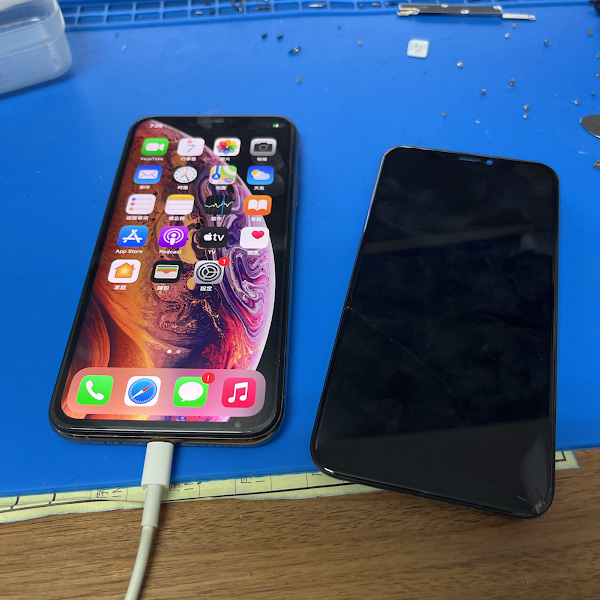 iPhone XS 漏液玻璃破維修服務
